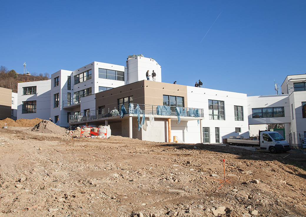 Performances énergétiques des bâtiments tertiaires : vers une extension de la RE 2020 à tout un bloc d’activités