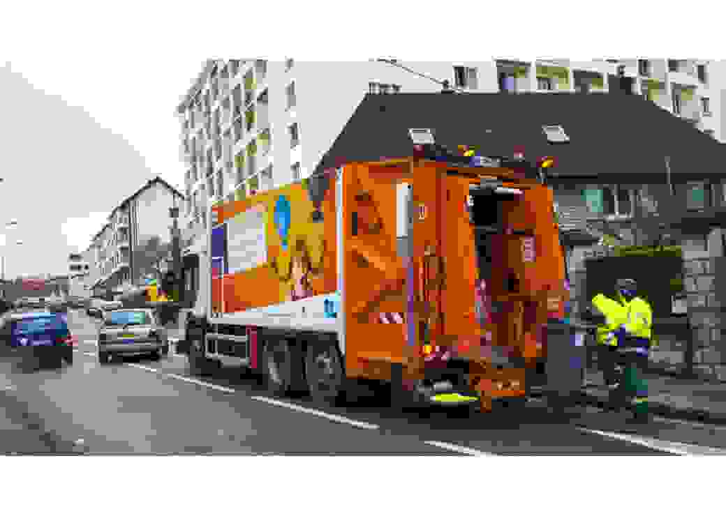 Camion-benne lecteur de puces connectés pour réduire les déchets