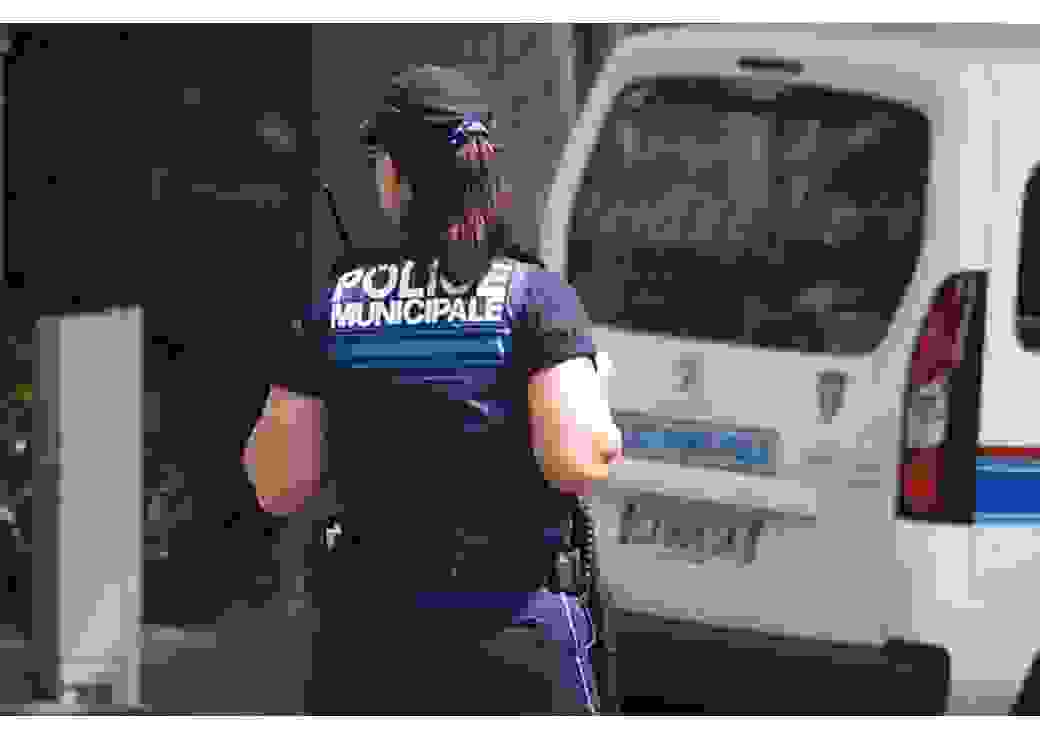 policière