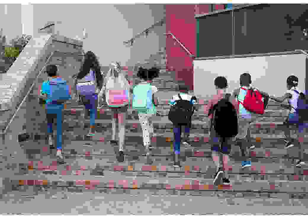 enfants école marches