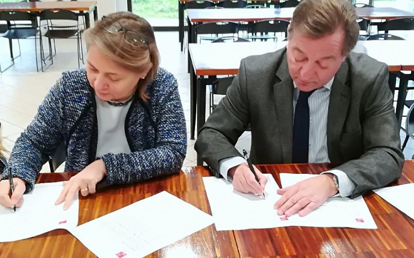 Jacques Hojlo et Sophie Diemunsch signent le contrat FJT