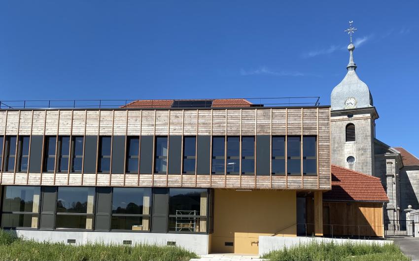 Photo de l'école de la Chaux rénovée dans le Doubs