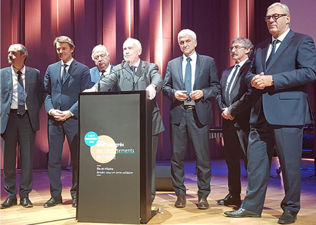 Création de l'association Territoires unis lors du Congrès