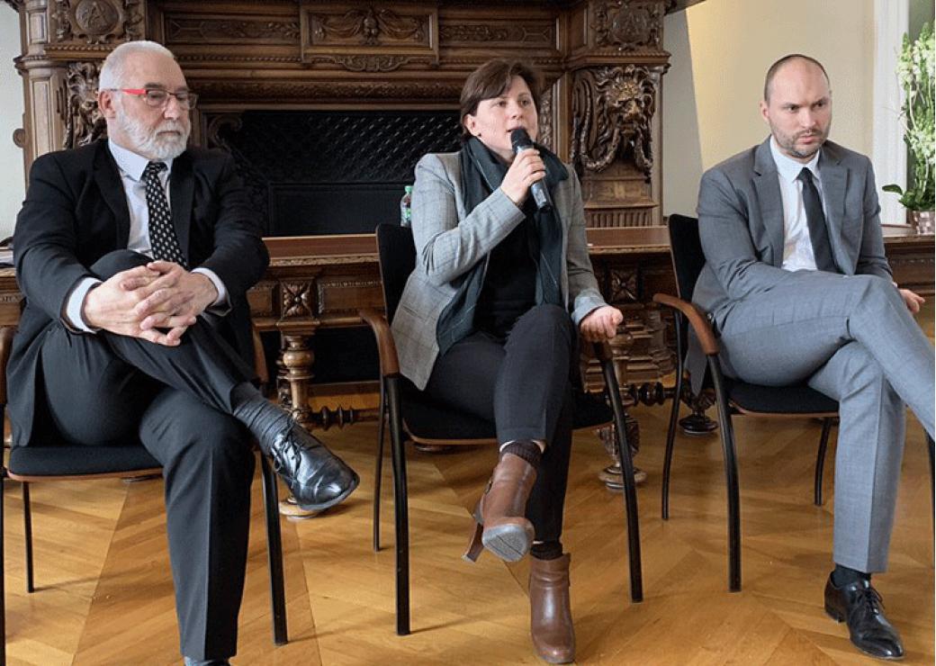 Marc Sanchez, pt de l'Andes, Roaxana Maracineanu, ministre des Sports, et Frédéric Sanaur, préfigurateur de l'Agence nationale du sport, le 8 février à la mairie d'Angers lors d'échanges avec les élus de l'Andes