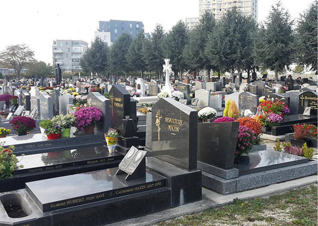 Cimetière funéraire tombes Toussaint