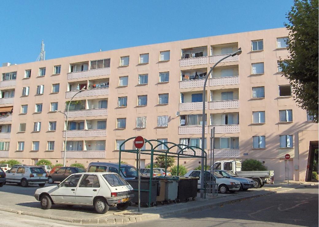 HLM Martigues province  place Auguste Renoir quartier de Ferrières