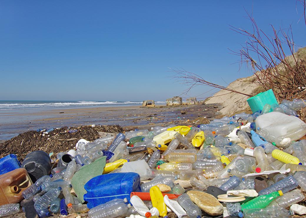 Pollution de l'eau par les plastiques