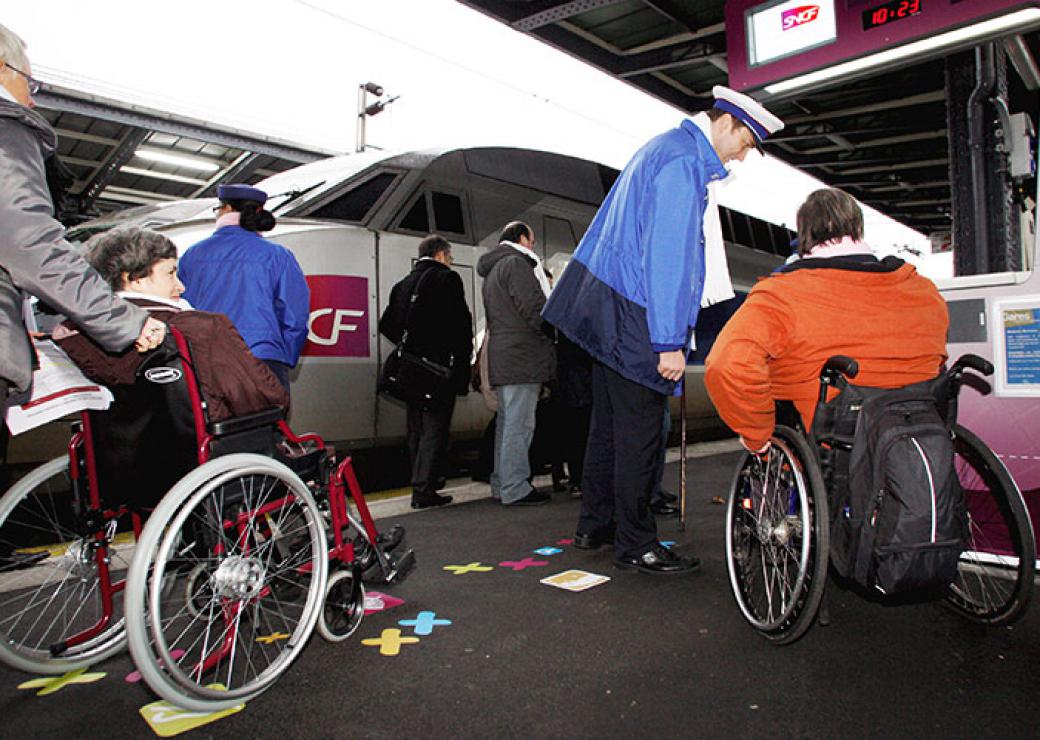 fauteuil roulant, handicapé, aide handicap