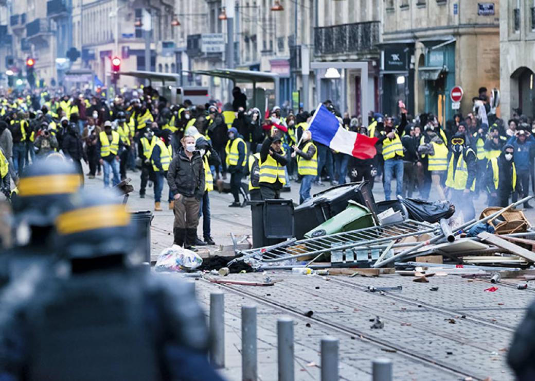 Gilets jaunes bordeaux