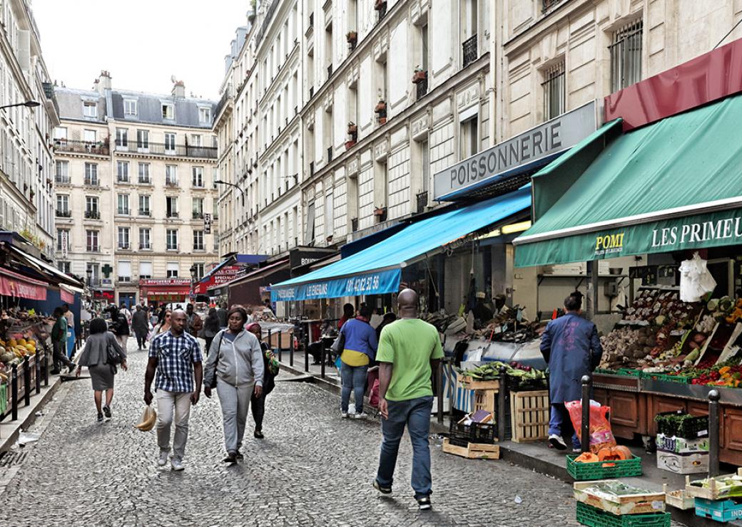 Rue marchande à La goutte d’Or, Paris 18e