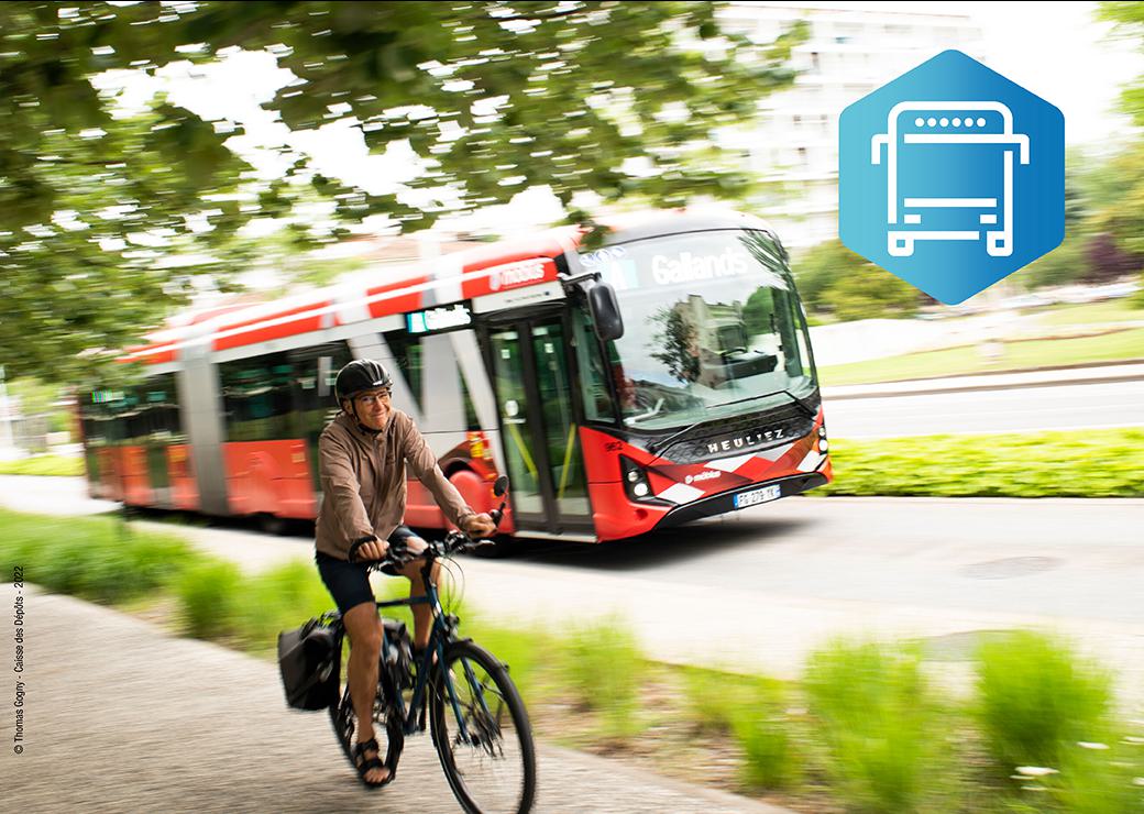 Aperçu d'un bus et d'un vélo 