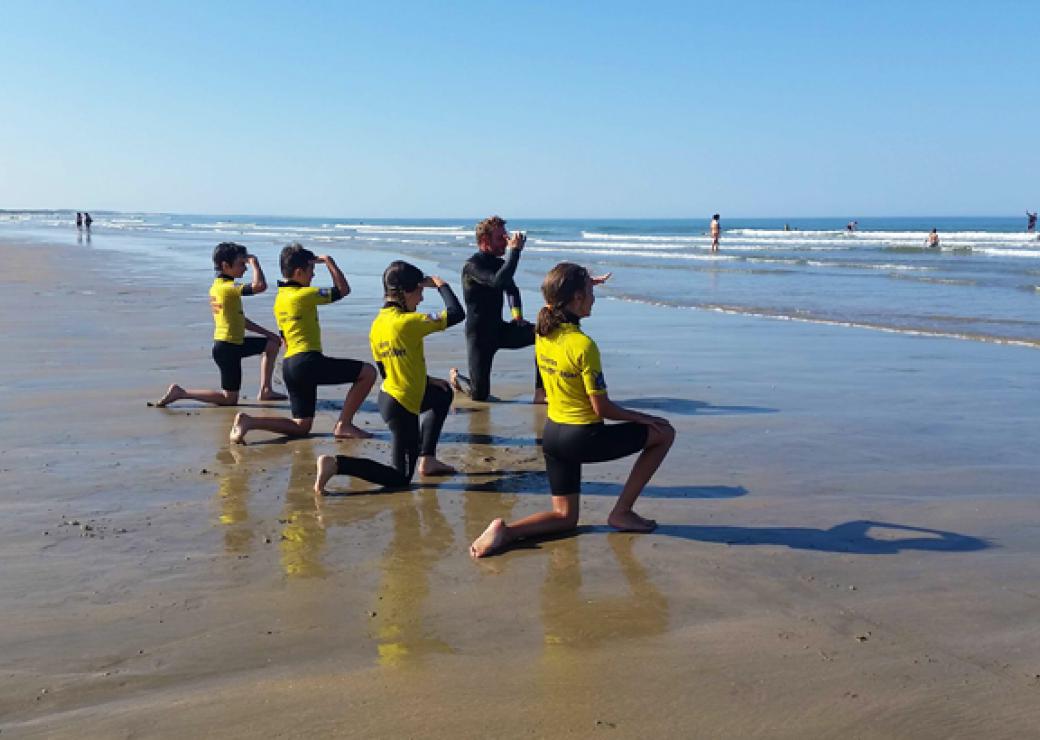 Oléron : observation de la mer par les CM2 en formation