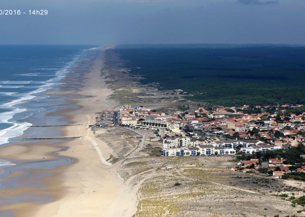 Vue aérienne de la bande côtière de Lacanau