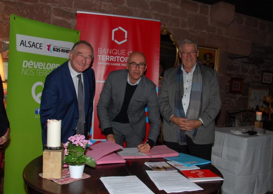 Patrick François, avec Frédéric Bierry, président du département du Bas-Rhin, et Marcel Bauer, maire de Sélestat