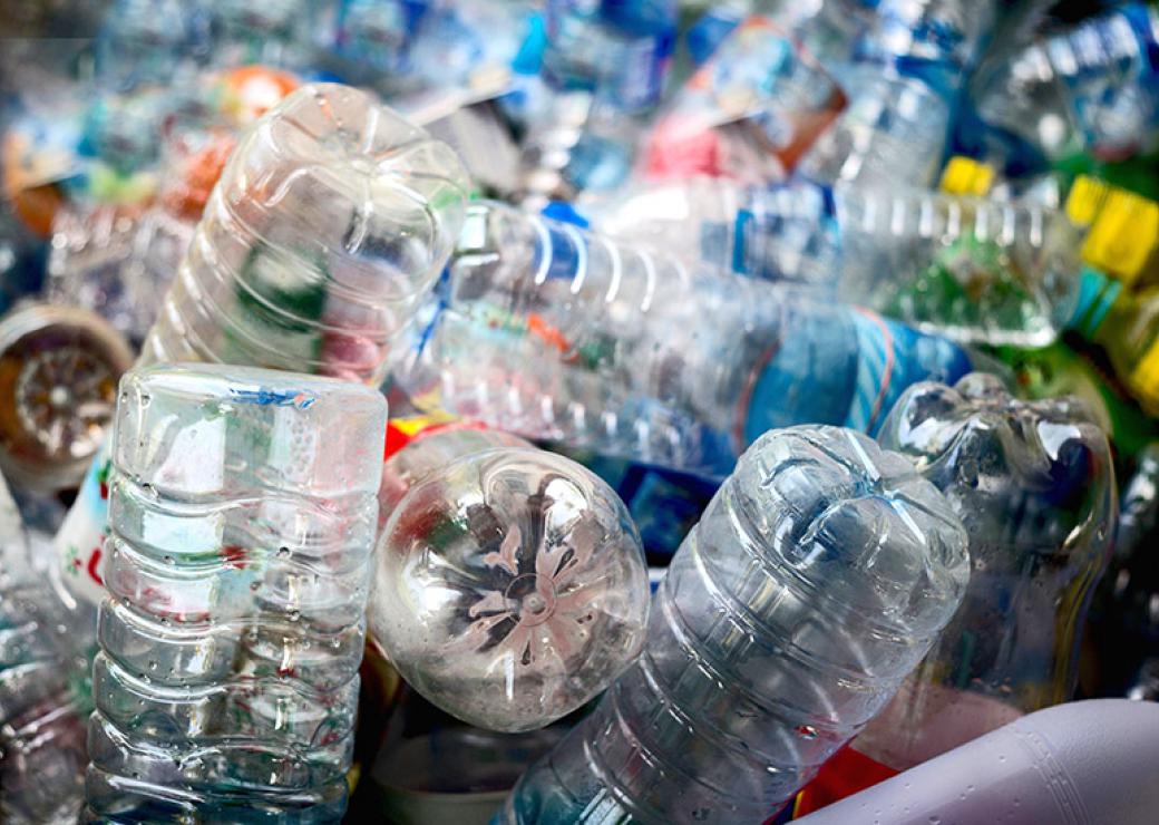 Consigne des bouteilles plastique : le gouvernement temporise et propose  des expérimentations