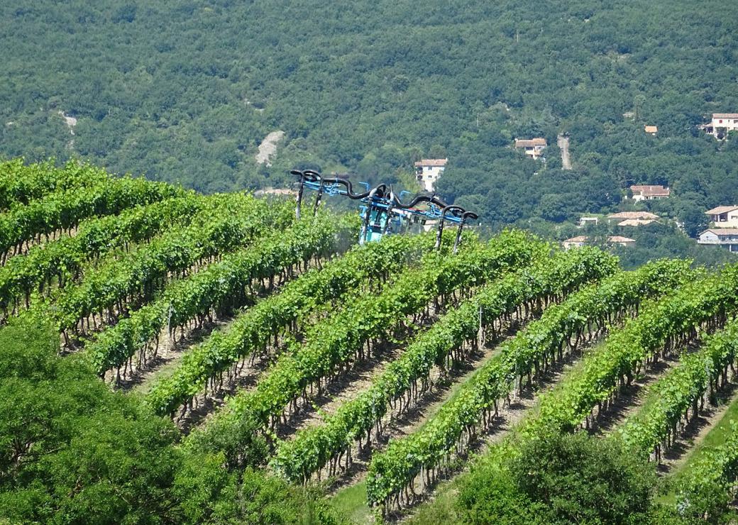 Traitement des vignes en Ardèche