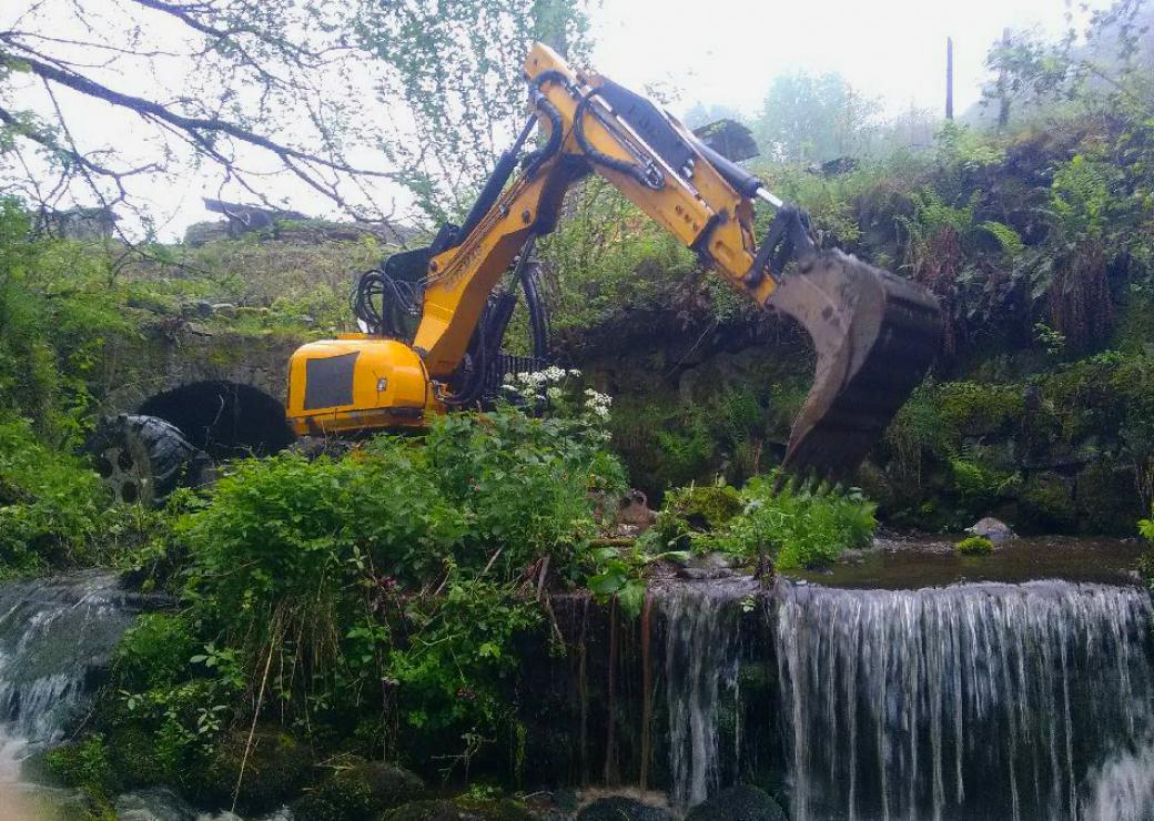 Travaux d’effacement d'un ouvrage à la pelle "araignée"