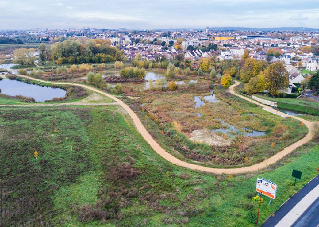 Vue aérienne de la zone d'expansion des crues