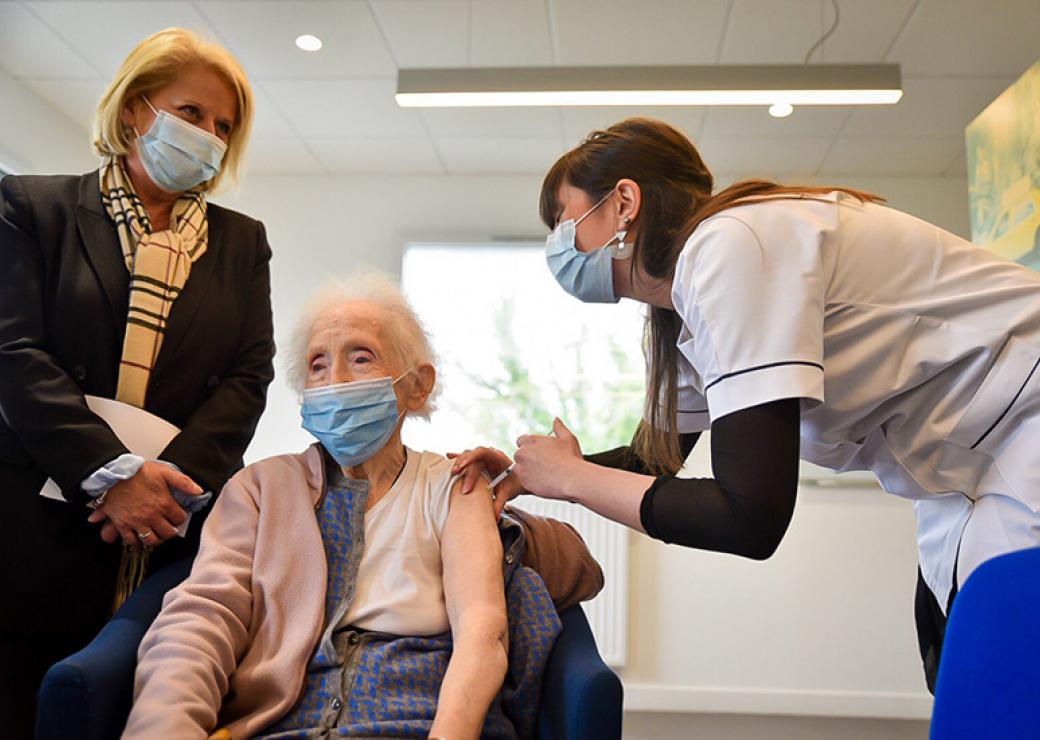 Covid 19 : la vaccination des personnes âgées à domicile