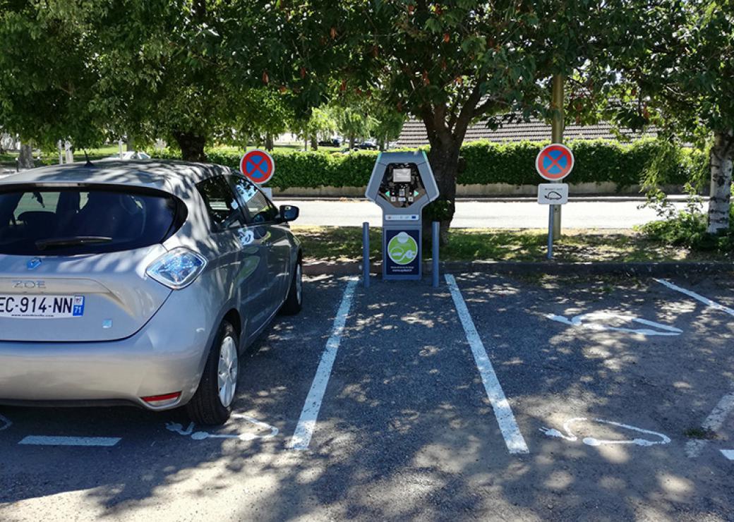 Borne recharge voitures électriques 