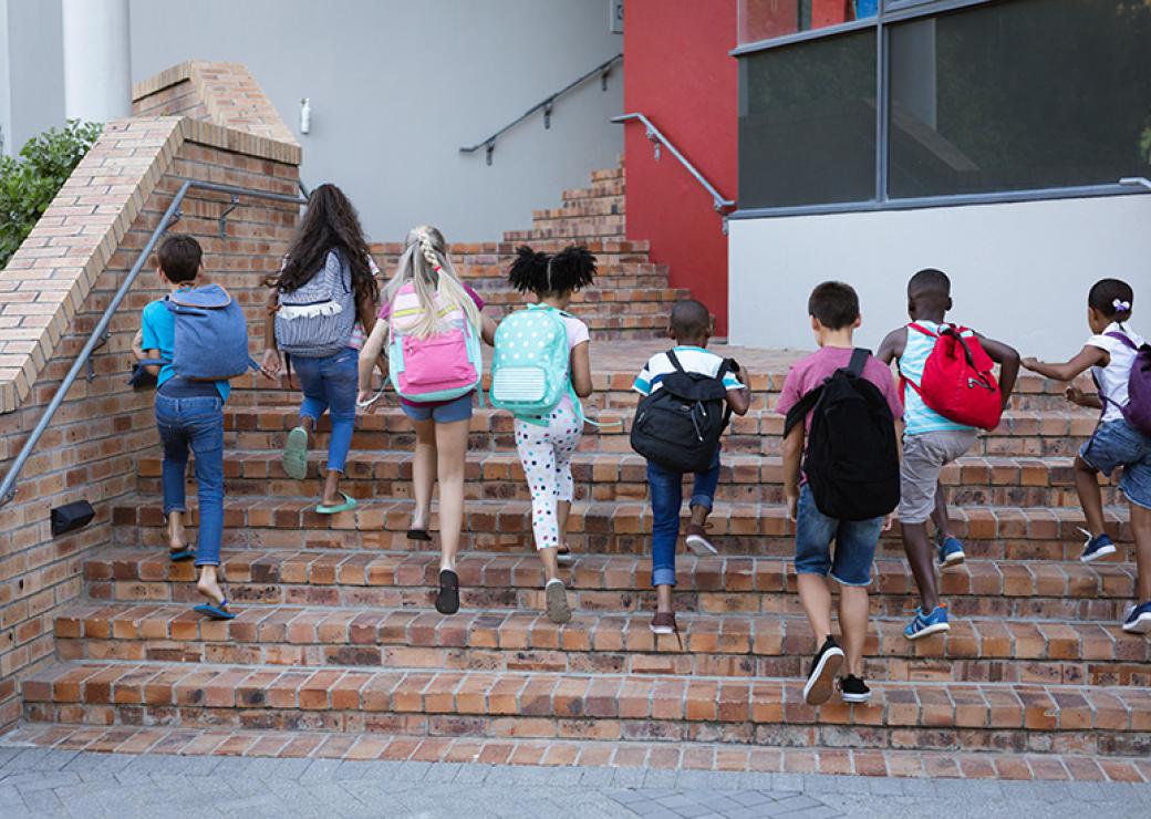 enfants école marches