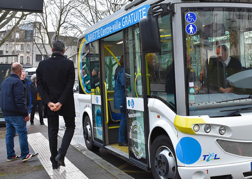 Fréquentation et attractivité des centres-villes : les bénéficiaires du programme Action cœur de ville résistent mieux