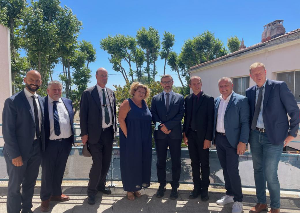 Signature d'un contrat de prêt à l'Ehapad Les Magnolias