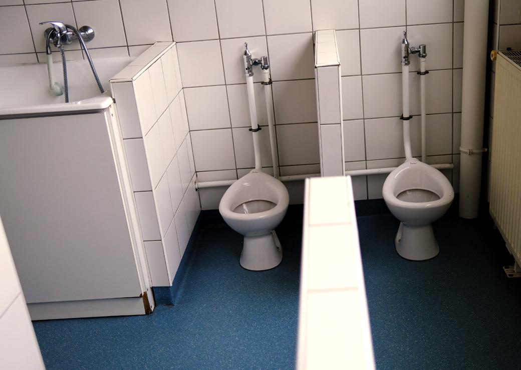 Toilettes scolaires : comment le corps des enfants et leurs besoins  sont-ils pris en compte à l'école ?