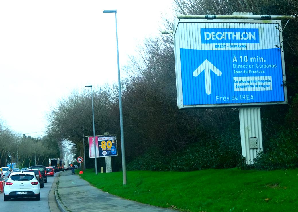 Panneaux publicitaires à l'entrée de Brest 