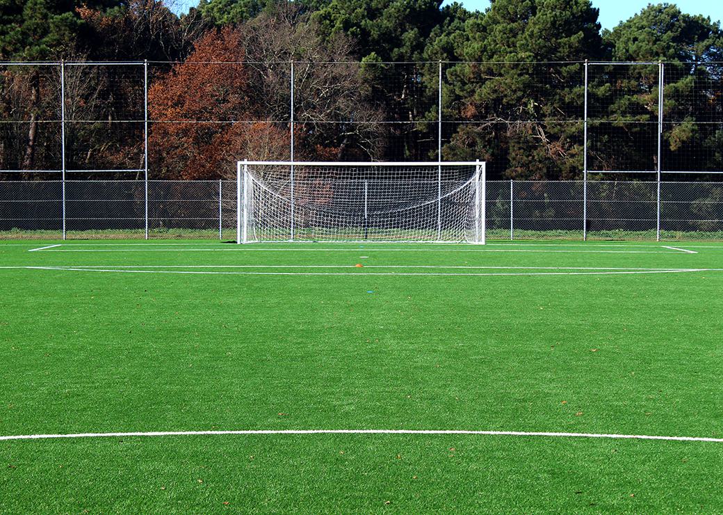 terrain de foot synthétique 