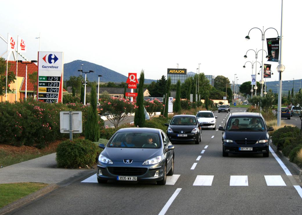 entrée de ville, zone commerciale