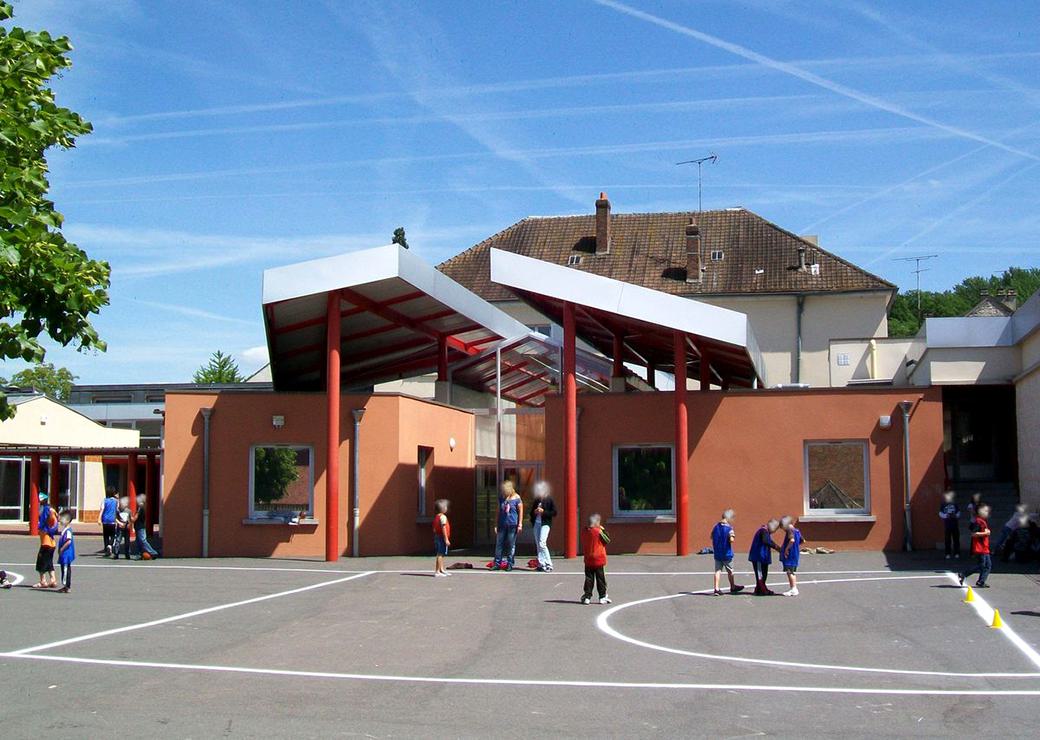 cours d'école élémentaire