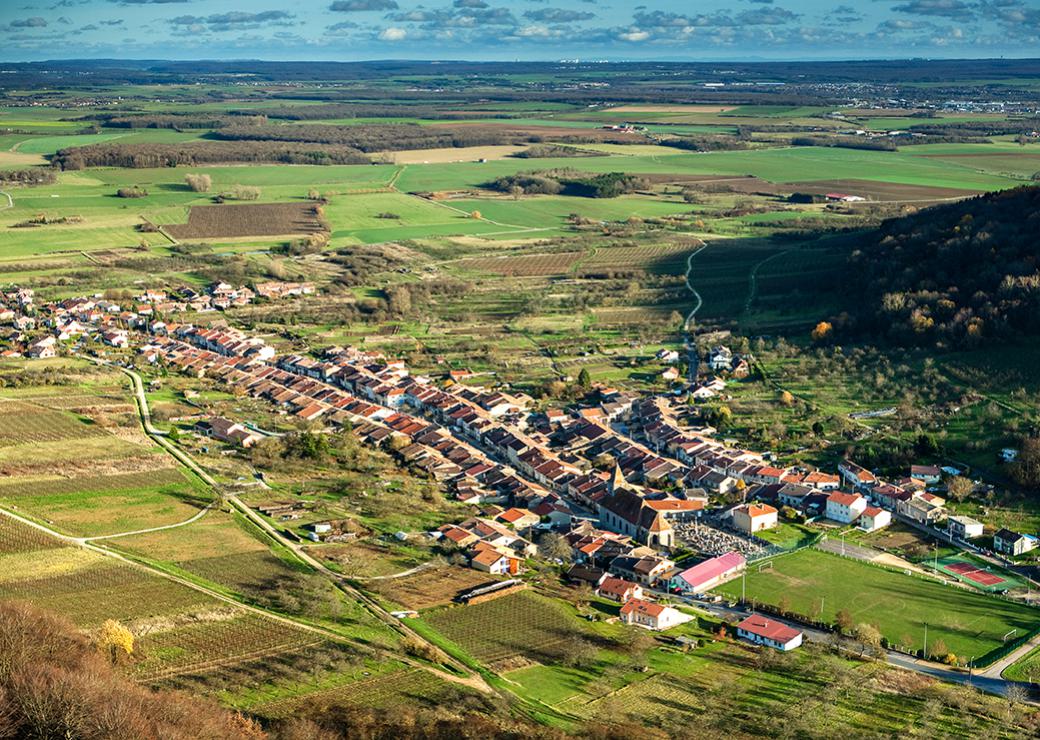 vue aérienne d'un village 