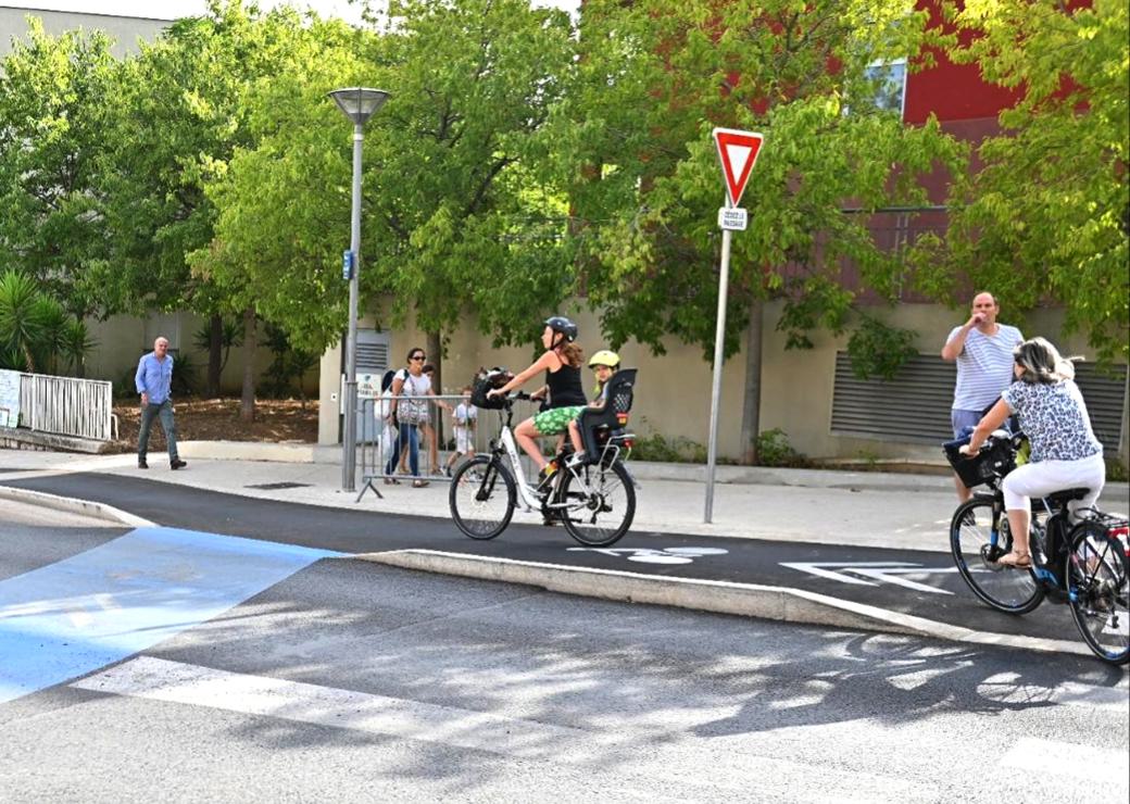 cyclistes et pietons
