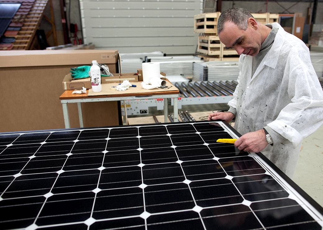 usine de fabrication de panneaux solaires