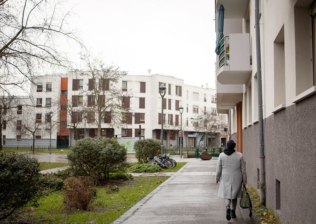 une femme dans un qpv