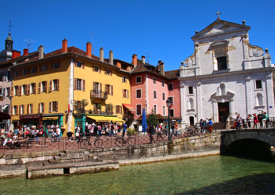 des touristes à Annecy