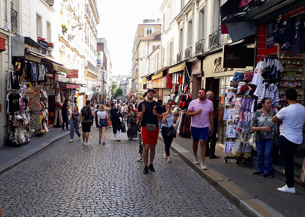 des touristes à Paris