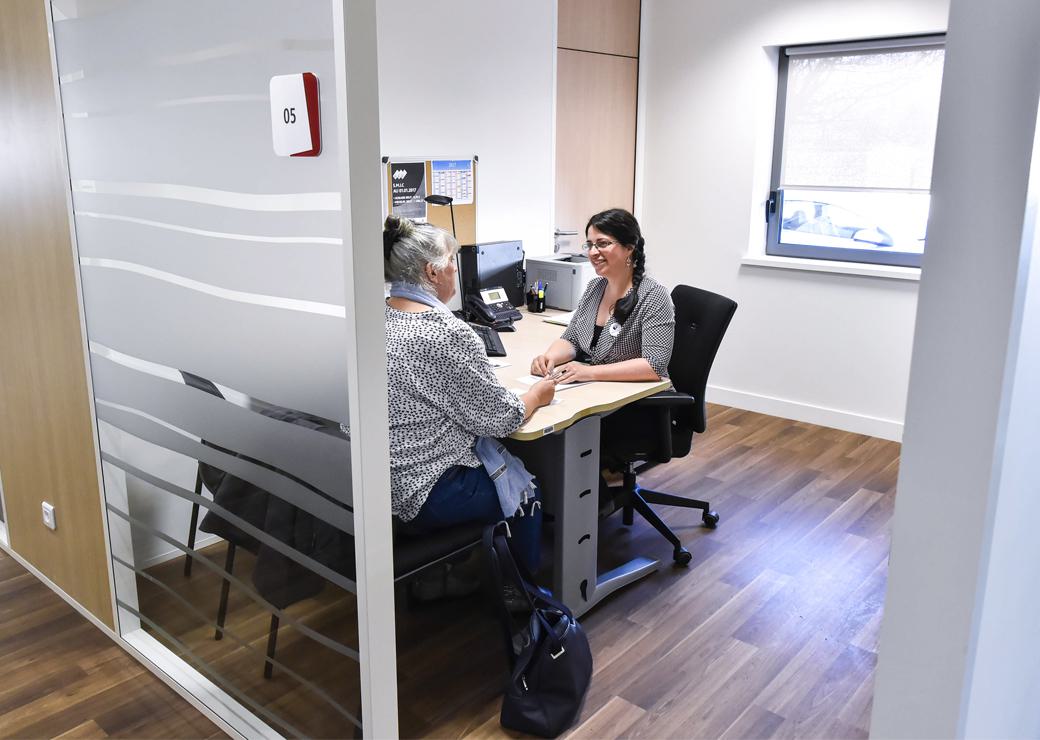 un senior en entretien France travail