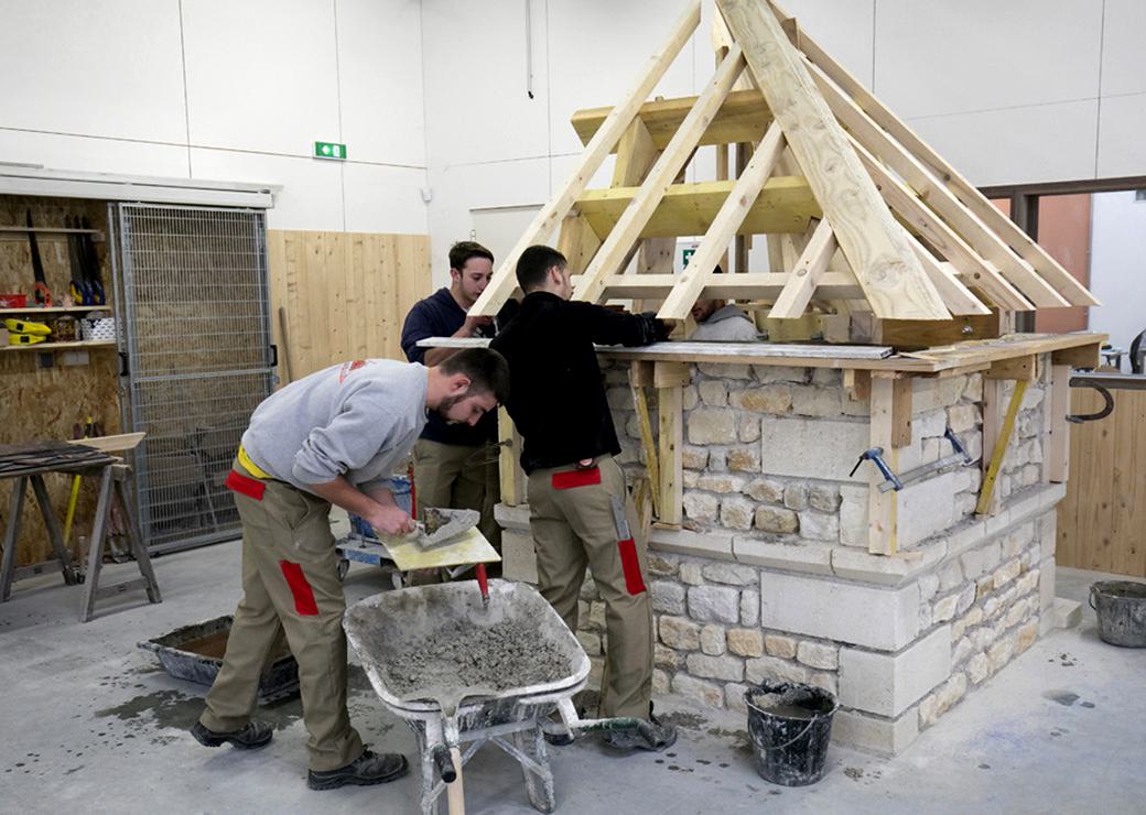 des apprentis dans un CFA