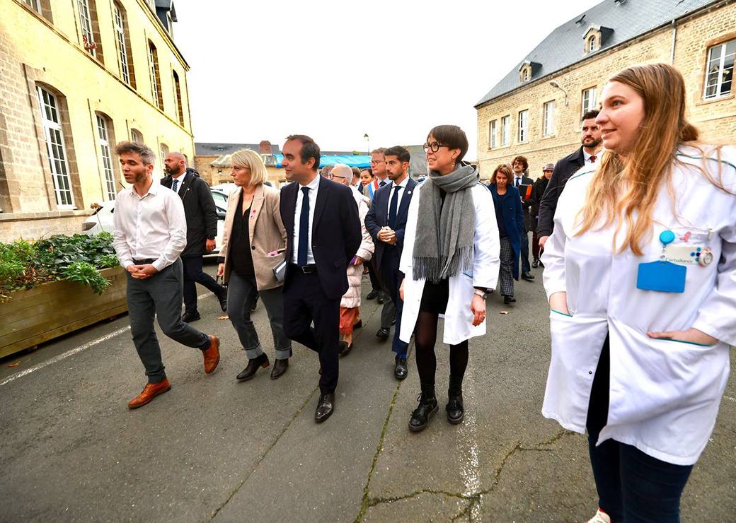 Sébastien Lecornu et Françoise Gatel à Carentan dans la Manche