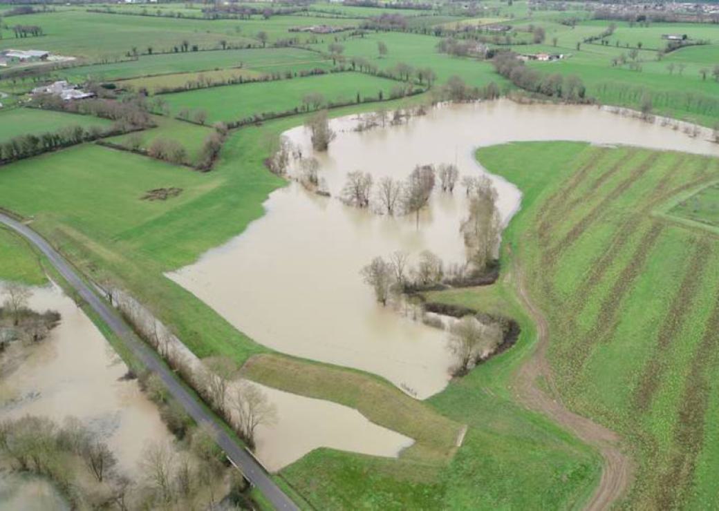 Vus du ciel, des champs inondés