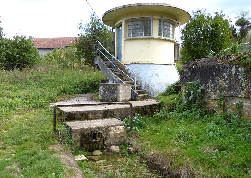 captage d'eau et source de Bicqueley.