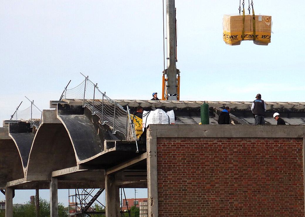 travaux sur une friche industrielle 