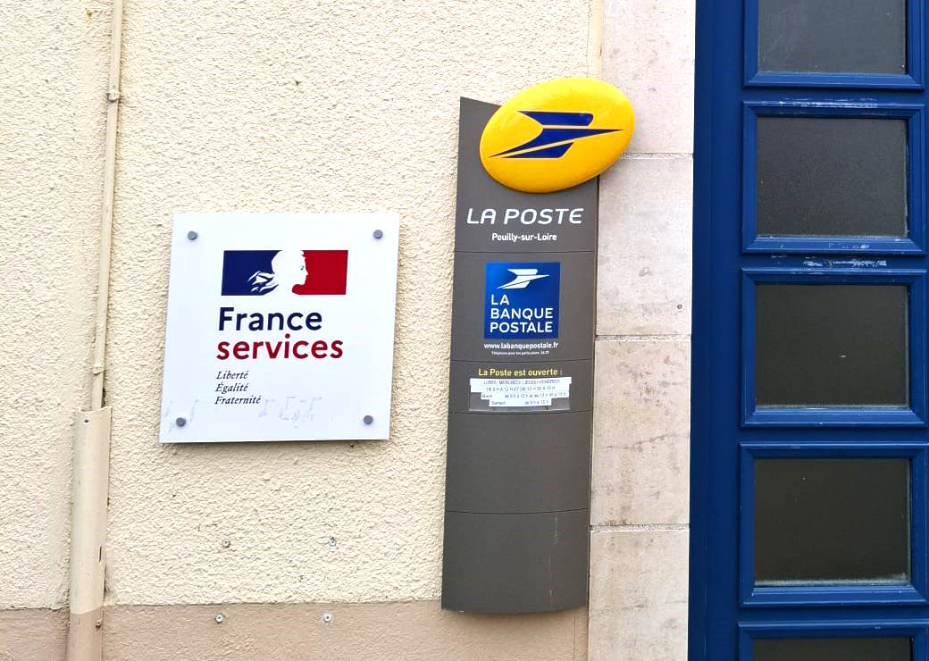 devanture de la poste et de France services