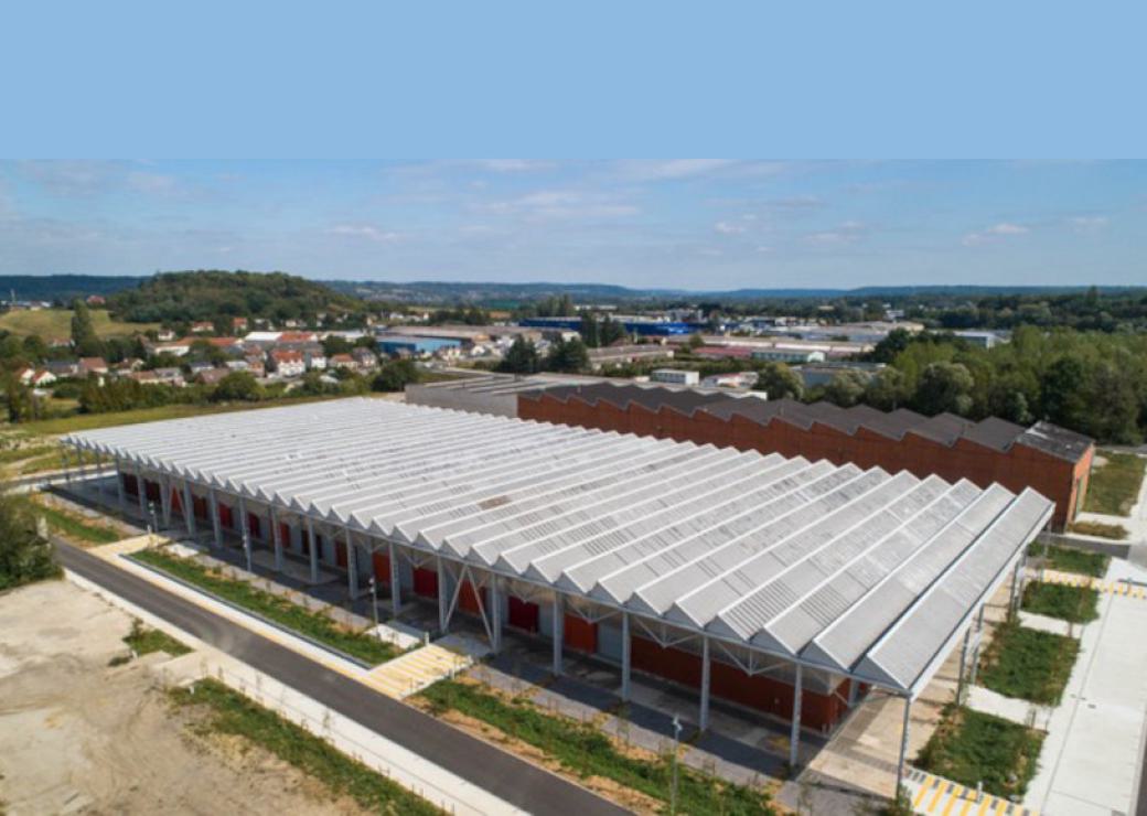 Vue aérienne d'un bâtiment industriel