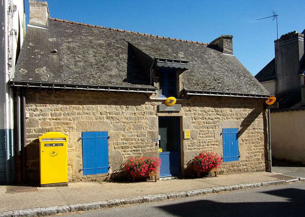 Bureau de poste en milieu rural 