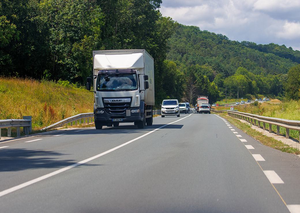 circulation sur une route départementale 