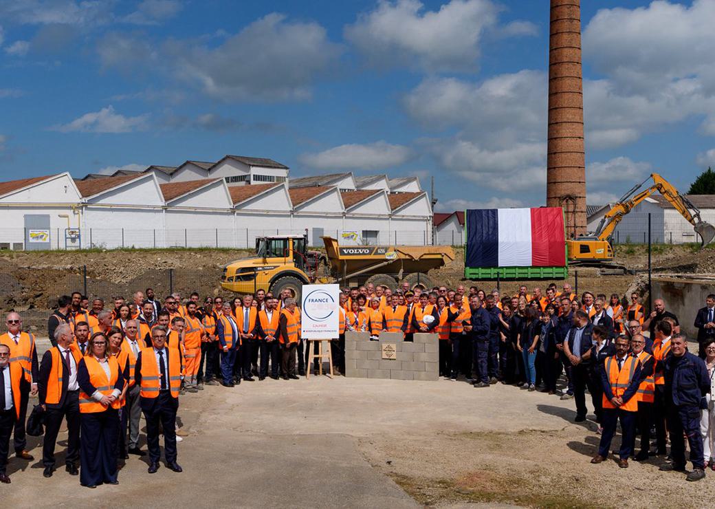 Pose de la première pierre du futur site de l'usine Géotex en Ariège, le 27 avril 2026, en présence du président de la République