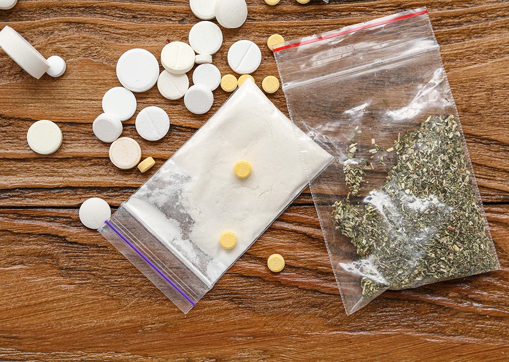 differentes drogues sur une table 